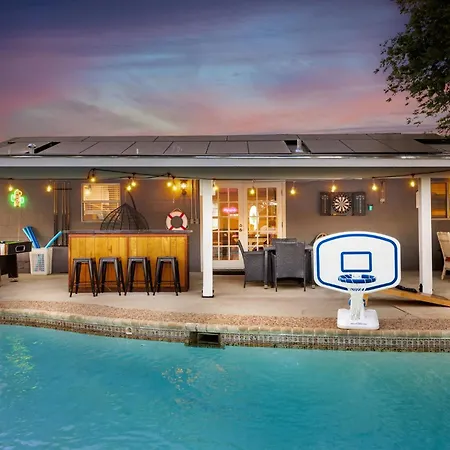 Home With Pool And Hot Tub In Central San Antonio